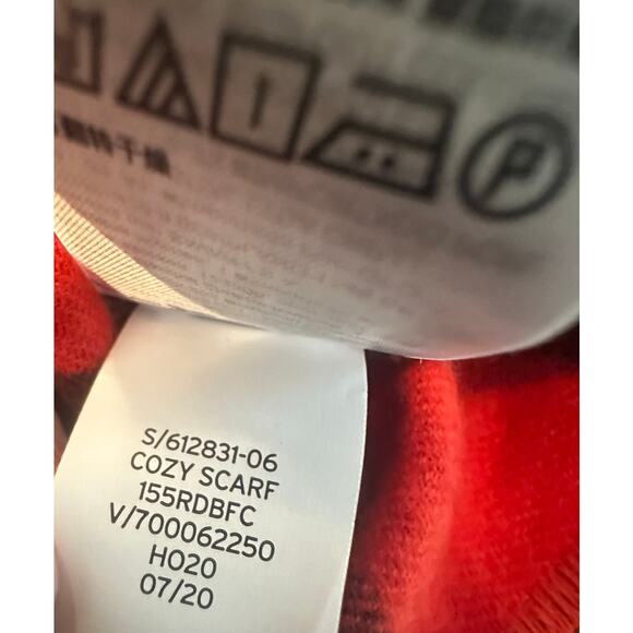 Gap Red & Black Buffalo Plaid Check Cozy Scarf with Fringe Unisex  78" x 24" NWT - Picture 5 of 10